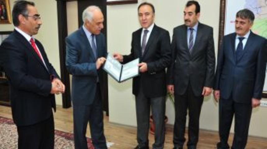 PTT Başm&uuml;d&uuml;r&uuml; Fakirullahoğlu Vali Altıparmak'ı Ziyaret Etti