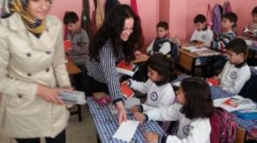 Gen&ccedil;lik Merkezinden Kırtasiye Desteği