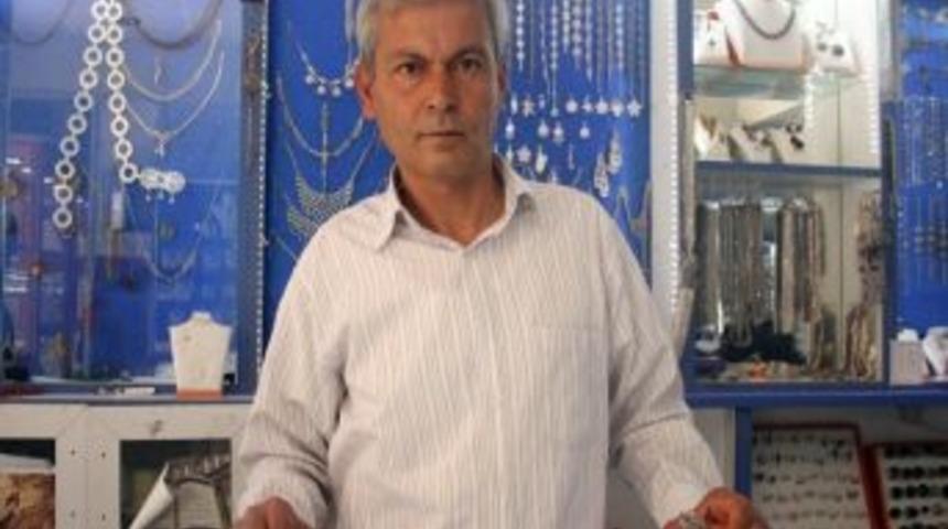 Şanlıurfa&rsquo;da G&uuml;m&uuml;ş&ccedil;&uuml; Esnafı Satışlardan Dertli