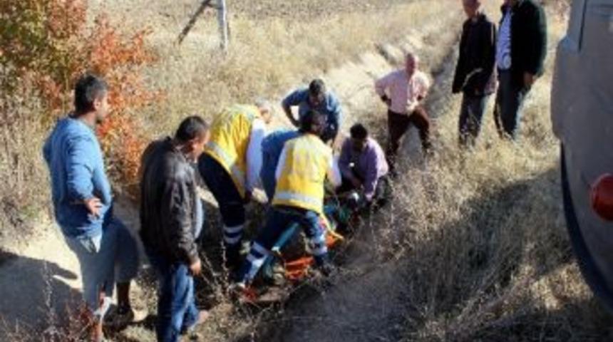 İş Makinesi Devrildi: 1 Yaralı