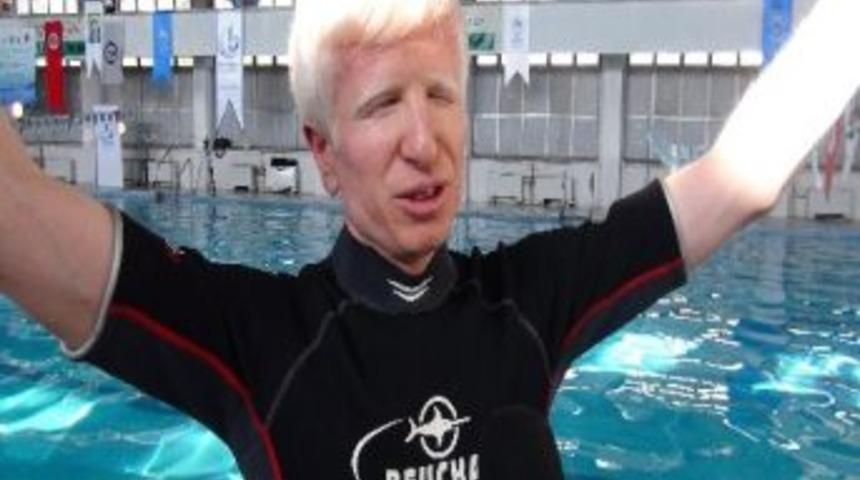 Engelliler Su Altına T&uuml;pl&uuml; Dalış Yaptı