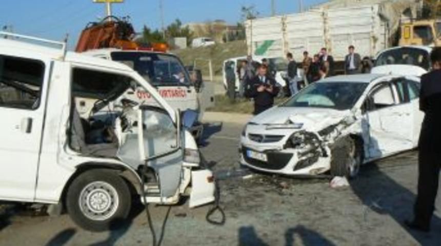Keşan'da Trafik Kazası: 3 Yaralı