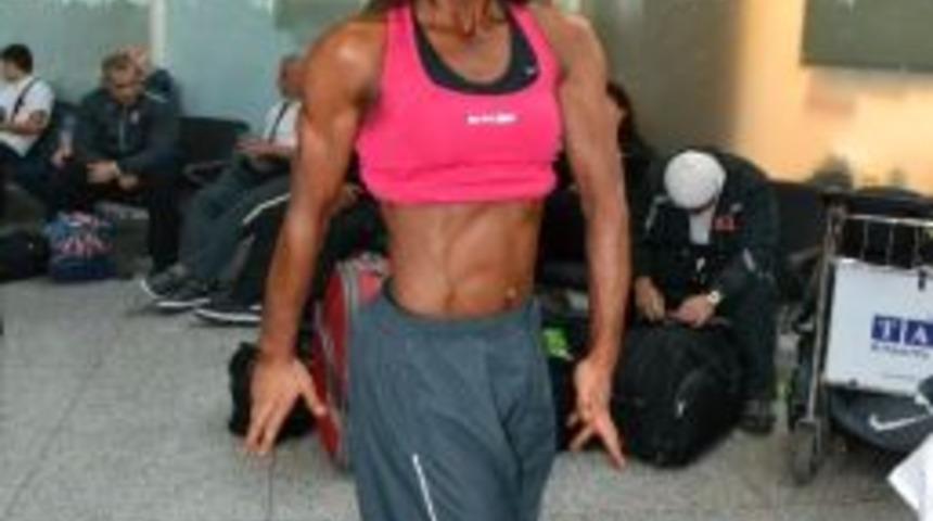 Havalimanında G&ouml;vde G&ouml;sterisi