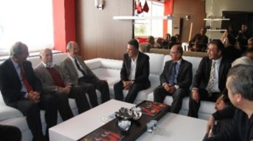 B&uuml;y&uuml;kerşen, Eskişehirspor&rsquo;u Ziyaret Etti