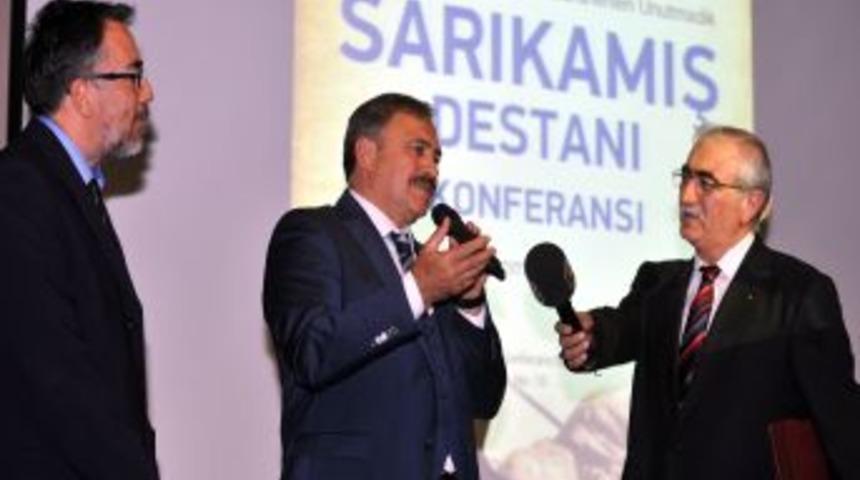 Bakan Eroğlu, Y&ouml;neticilere 'Sarıkamış Destanı'nı Tavsiye Etti