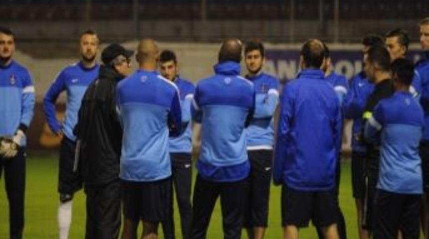 Mustafa Ak&ccedil;ay'dan Oyuncularına Duygusal Konuşma