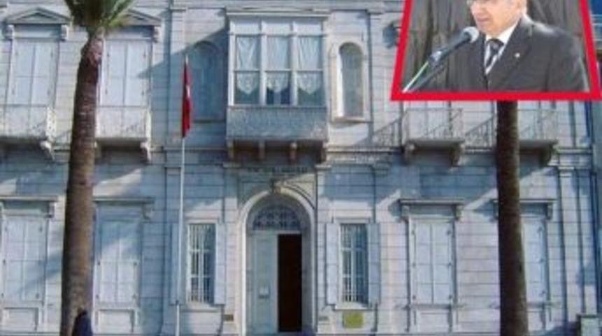 İzmir Add Şubeleri Atat&uuml;rk M&uuml;ze Evi &Ouml;n&uuml;nde İmza Kampanyası D&uuml;zenliyor