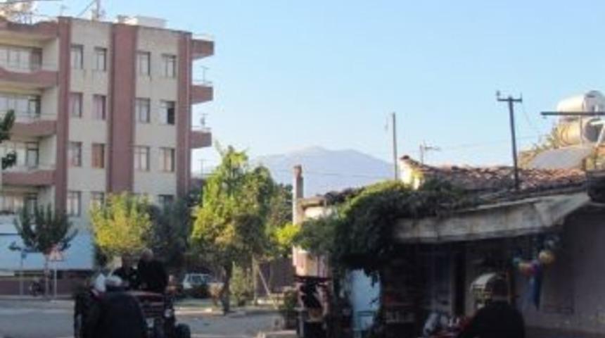 &Ouml;demiş'te Baz İstasyonuna Karşı Toplanan İmzalar Kaymakamlıkta