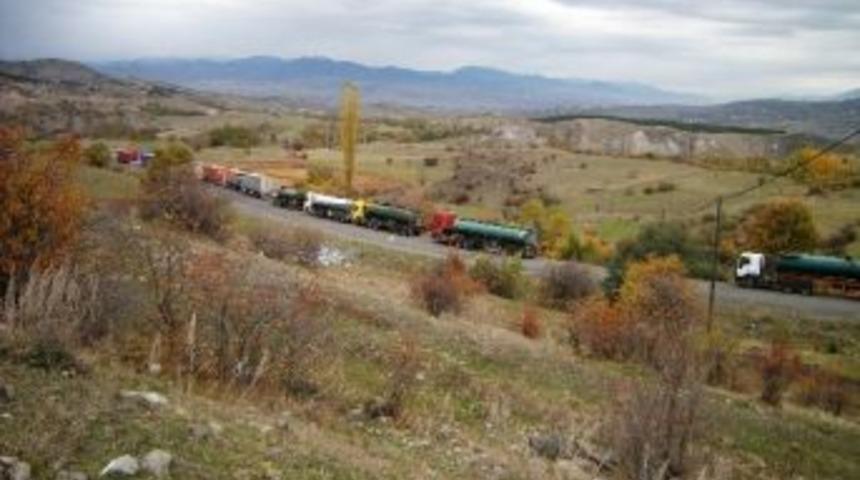 Posof T&uuml;rkg&ouml;z&uuml; Sınır Kapısında Y&uuml;zlerce Tır Bekliyor