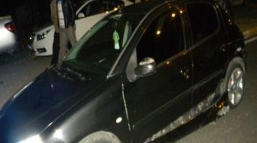 3 Araca &Ccedil;arpıp Olay Yerinden Ka&ccedil;tı