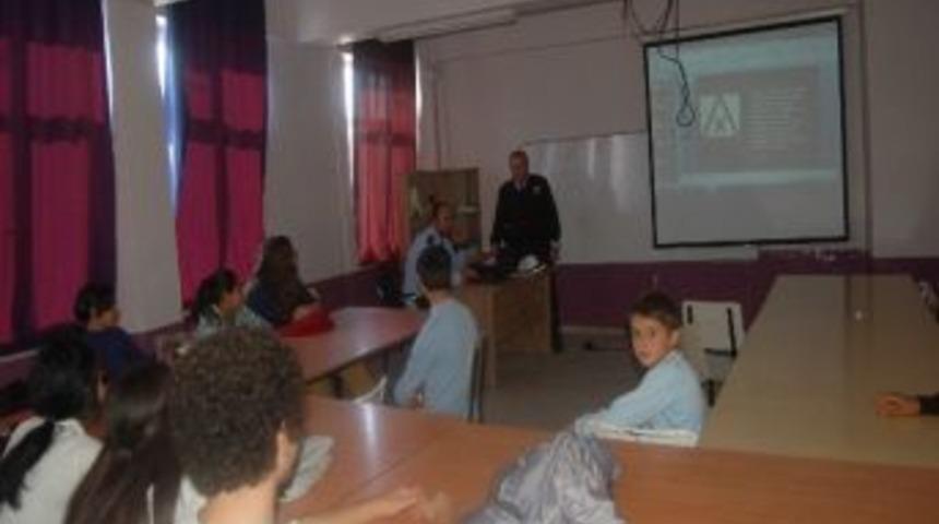 &Ouml;ğrencilere Okul Ge&ccedil;it G&ouml;revlisi Eğitimleri Veriliyor