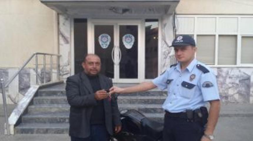 Polis &Ccedil;alıntı D&ouml;rt Motosikleti Sahiplerine Teslim Etti