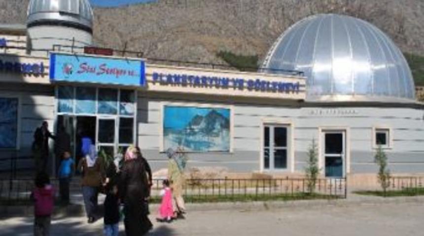 &Ccedil;ocuklar Anaokuluna, Anneler Planetaryuma