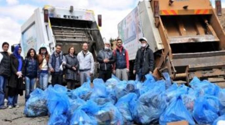 Hem Eğlendiler, Hem &Ccedil;&ouml;p Topladılar