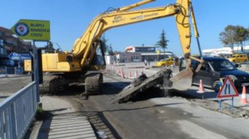 Karşıyaka Mahallesinde İstanbul Caddesi genişletiliyor