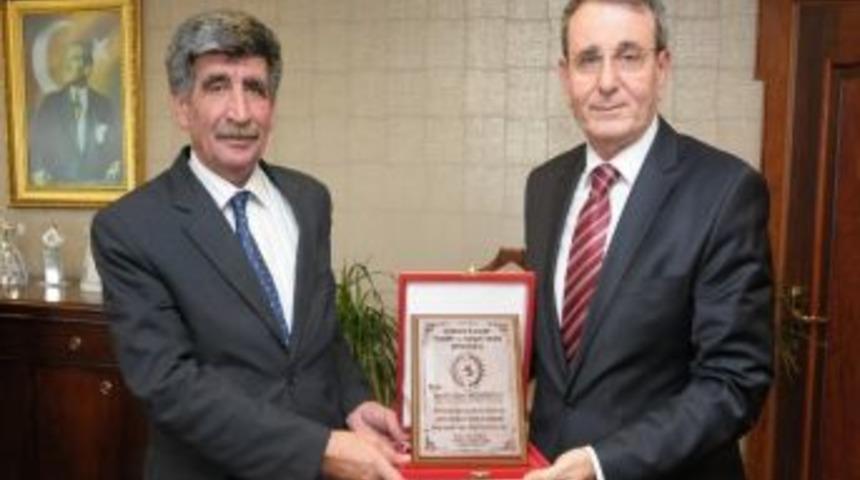 Murzioğlu&rsquo;na Eğitime Destek Plaketi