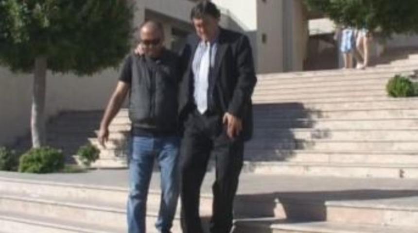 (&ouml;zel) Sanat&ccedil;ı Tarık Tarcan, Bozburun&rsquo;daki Ka&ccedil;ak Evinin Davası İ&ccedil;in Adliyedeydi