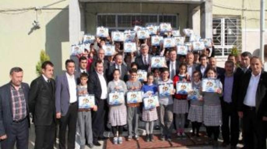 Kocaeli B&uuml;y&uuml;kşehir Belediyesi Tablet Dağıtmaya Devam Ediyor