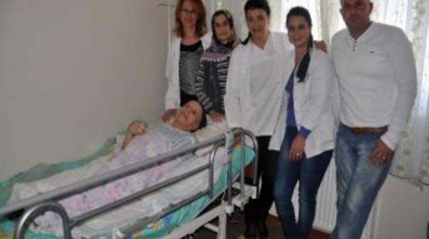 Başkan Akg&uuml;n, Acılı Aileye Yardım Eli Uzattı