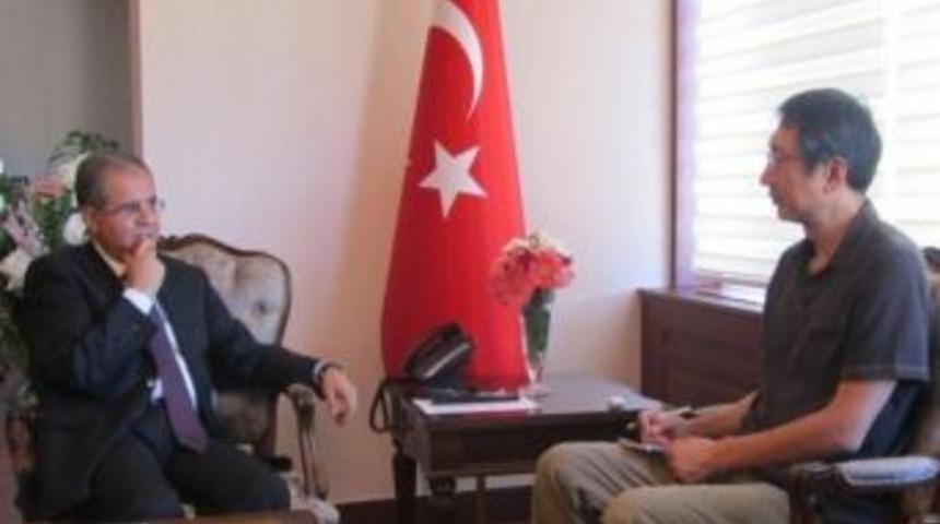 Vali Tapsız, New York Times&rsquo;ta