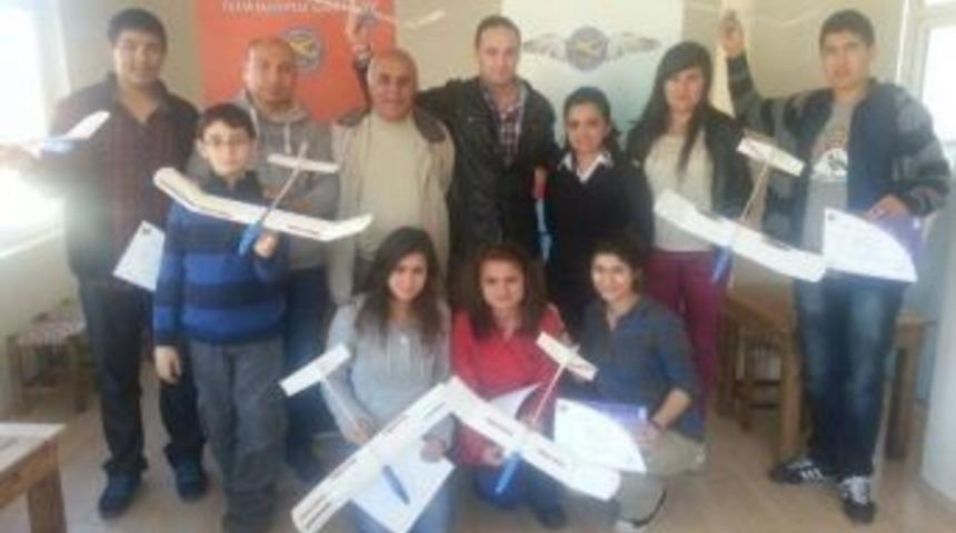 Gen&ccedil;lik Merkezi Model U&ccedil;ak Yapımı Kursu A&ccedil;tı