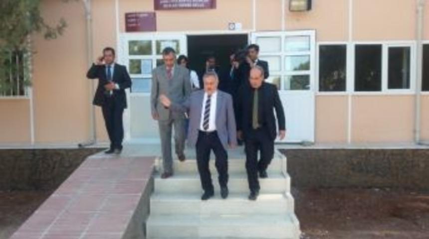 Harran &Uuml;niversitesi Rekt&ouml;r&uuml; Mutlu, Eyy&uuml;biye Kampusunu İnceledi