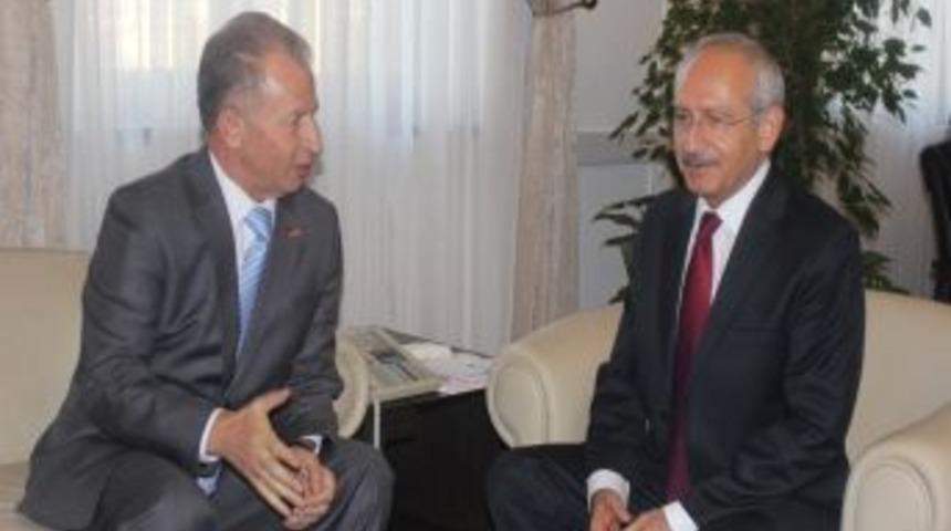 H&uuml;seyin Aslan, CHP&rsquo;ye &Uuml;yelik Başvurusunu Kılı&ccedil;daroğlu&rsquo;na Yaptı