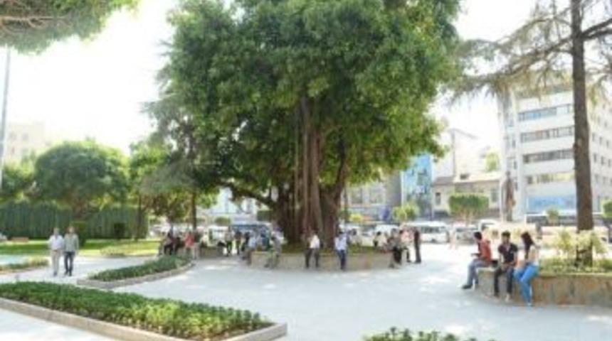 Hem Park, Hem Meydan