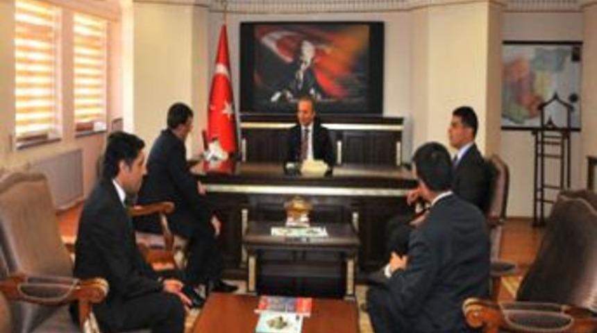 B&uuml;y&uuml;kel&ccedil;i Ian Biggs Vali G&uuml;ner&rsquo;i Ziyaret Etti