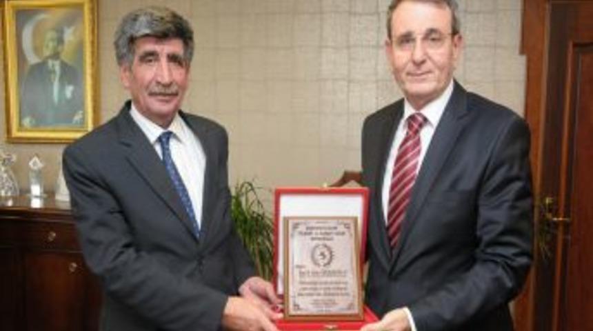 Samsun TSO Başkanı Murzioğlu&rsquo;na Eğitime Destek Plaketi