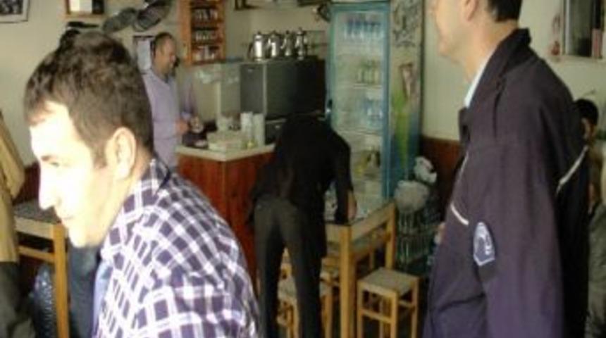 Ak&ccedil;akoca'da Kahve Ve &Ccedil;ay Ocakları Sigara Denetiminden Ge&ccedil;irildi