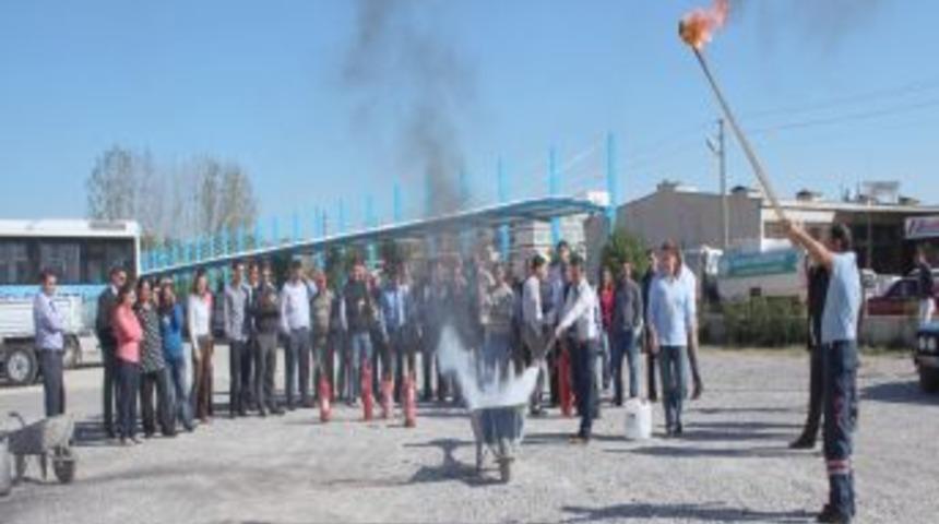Aksu Belediyesi Personeli Yangın Tatbikatı Yaptı