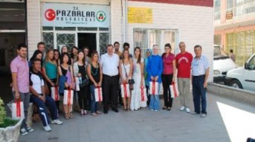 Uluslararası G&ouml;n&uuml;ll&uuml; Gen&ccedil;lik Kampı &Ouml;ğrencileri Pazarlar'da