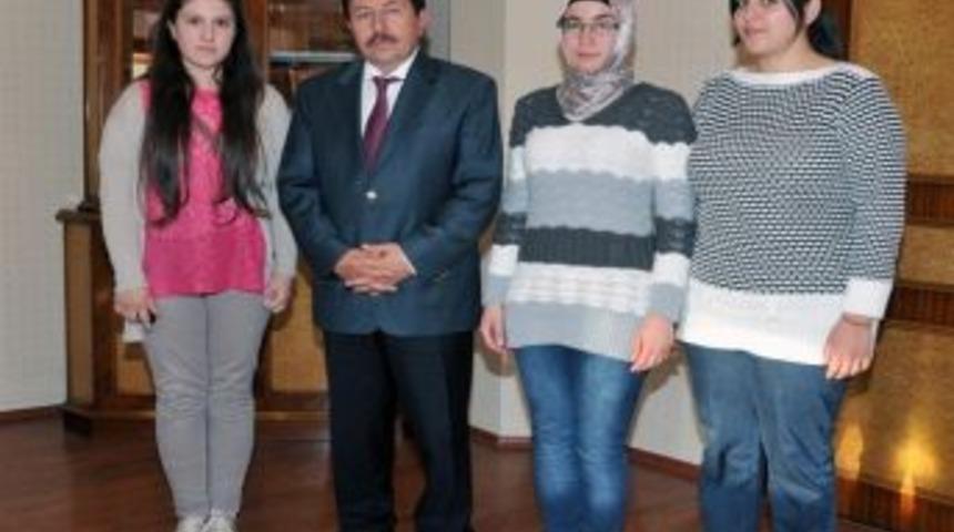 Vali Balkanlıoğlu &Ouml;ğrencileri Konuk Etti