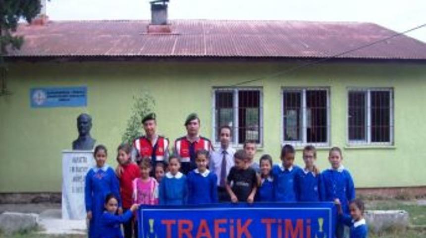 Jandarma Trafik, Okullarda Seminerler Veriyor