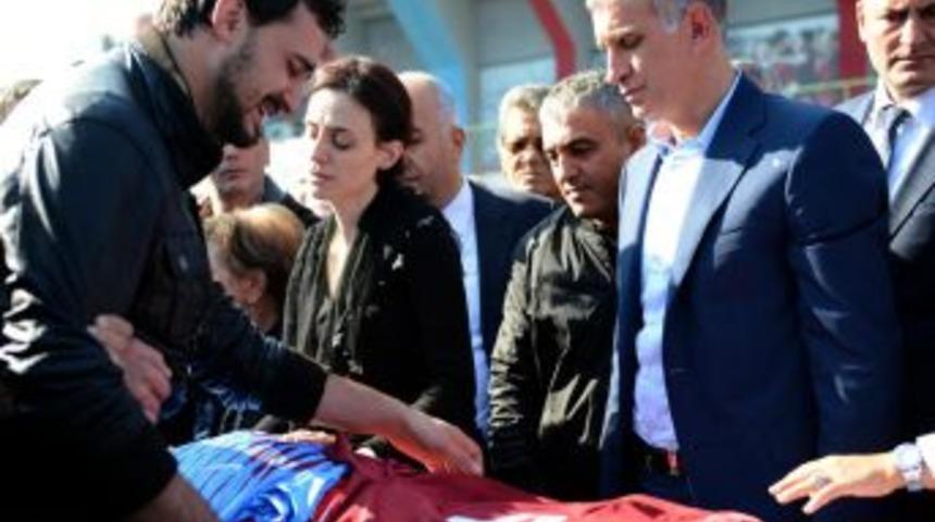 Kadir &Ouml;zcan, Son Yolculuğuna Uğurlanıyor