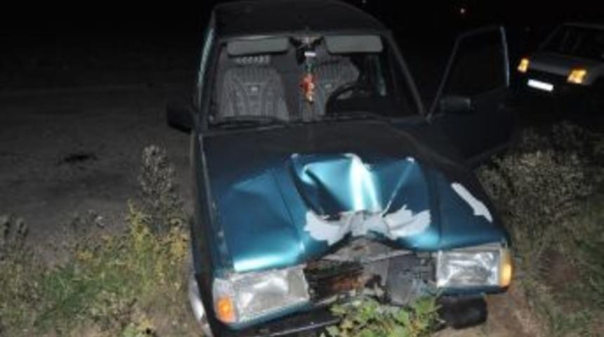 Otomobil Telefon Direğine &Ccedil;arptı: 1 Yaralı