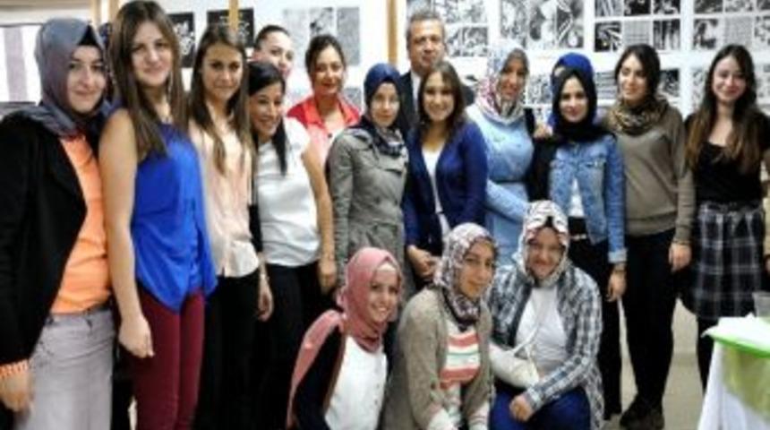 &Uuml;niversite &Ouml;ğrencilerinin Resim Sergisi B&uuml;y&uuml;ledi