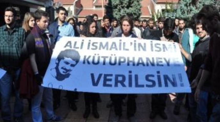 A&uuml; &Ouml;ğrencileri Rekt&ouml;rl&uuml;k Binasının Kapısını Kırdı