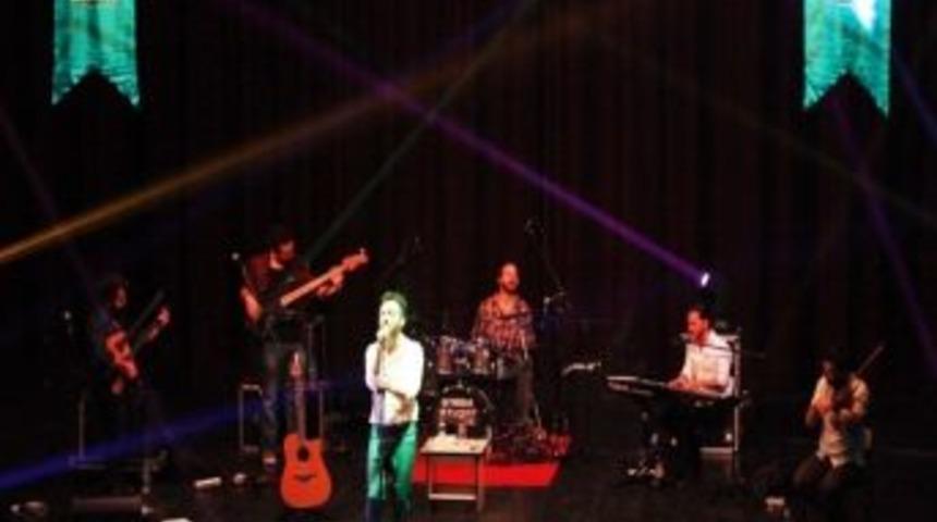 Mabel Matiz Nil&uuml;fer&rsquo;de Sahne Aldı