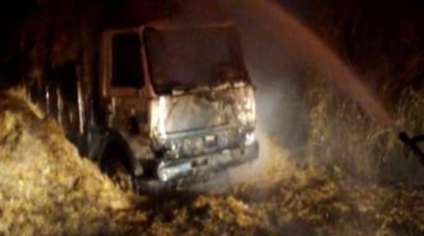 Saman Y&uuml;kl&uuml; Kamyon Yandı