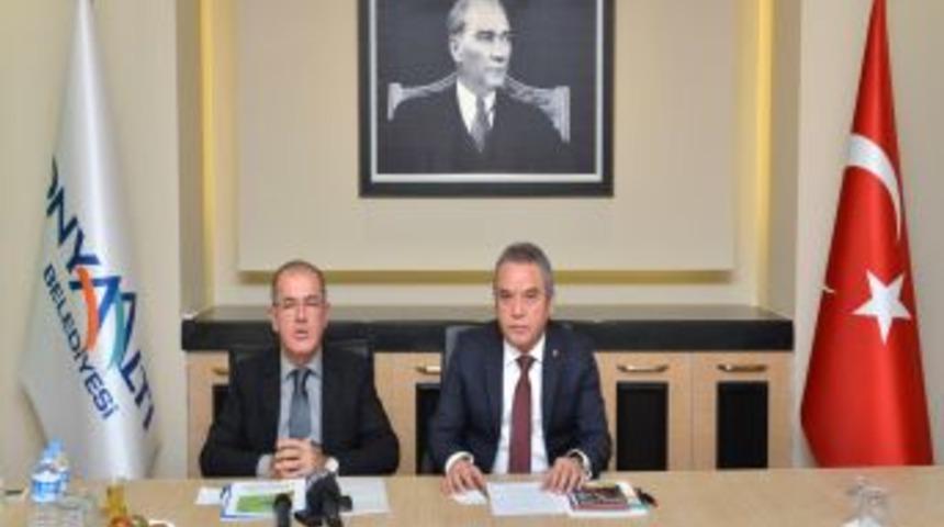 Konyaaltı Belediyesi'nin D&uuml;zenlediği Triatlon Yarışı Pazar G&uuml;n&uuml; Başlıyor