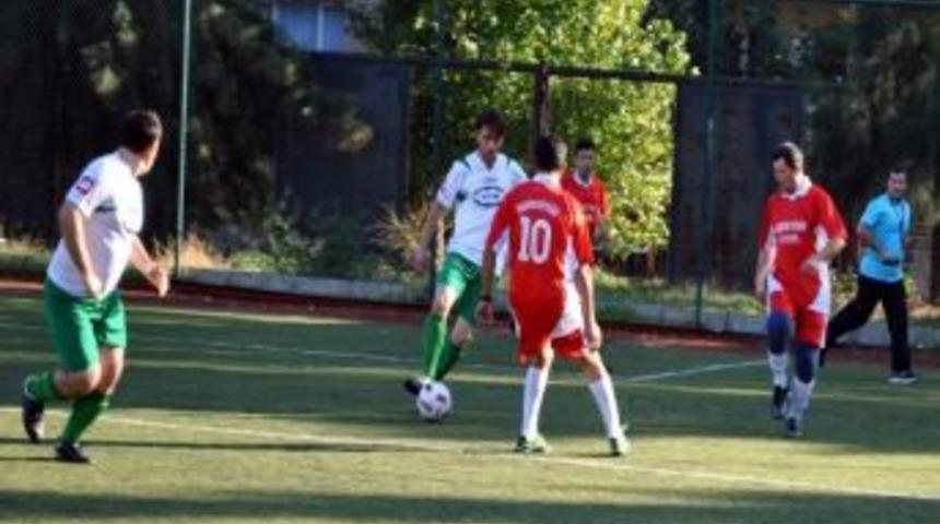 M&uuml;ft&uuml;l&uuml;k Halı Saha Turnuvasında Heyecan Devam Ediyor