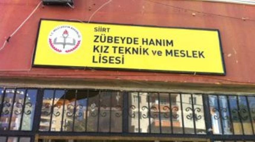 Z&uuml;beyde Hanım Lisesi &Ouml;ğrencileri Yararına Kermes