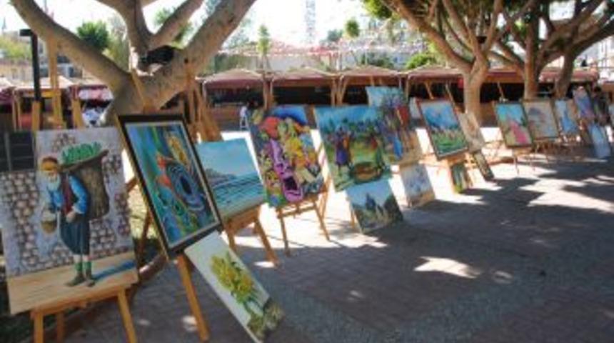 İşitme Engelli Ressam, 7. Kişisel Sergisini A&ccedil;tı