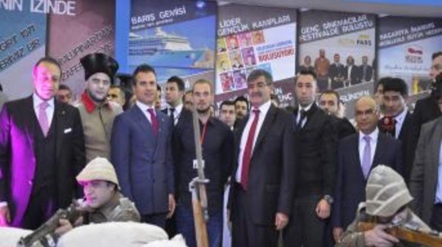 Bakan Suat Kılıç Ve Sneijder, Fuarda Buluştu