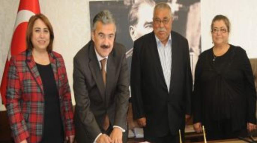 Kuşadalı Hayırseverden Eğitime Destek