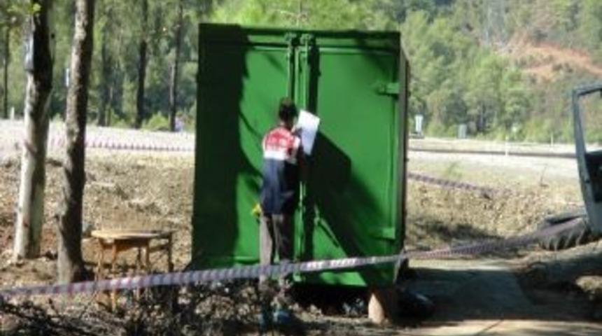 Yaşadığı Konteynırda &Ouml;l&uuml; Bulundu