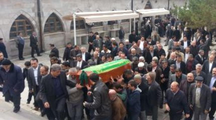 Başkan &Ouml;zgan'ın Kayınvalidesi Toprağa Verildi