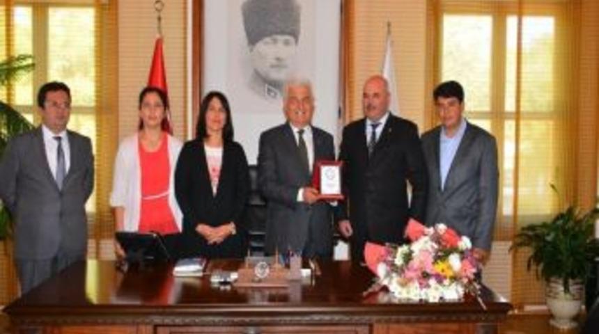 Başkan G&uuml;r&uuml;n&rsquo;e Teşekk&uuml;r Plaketi